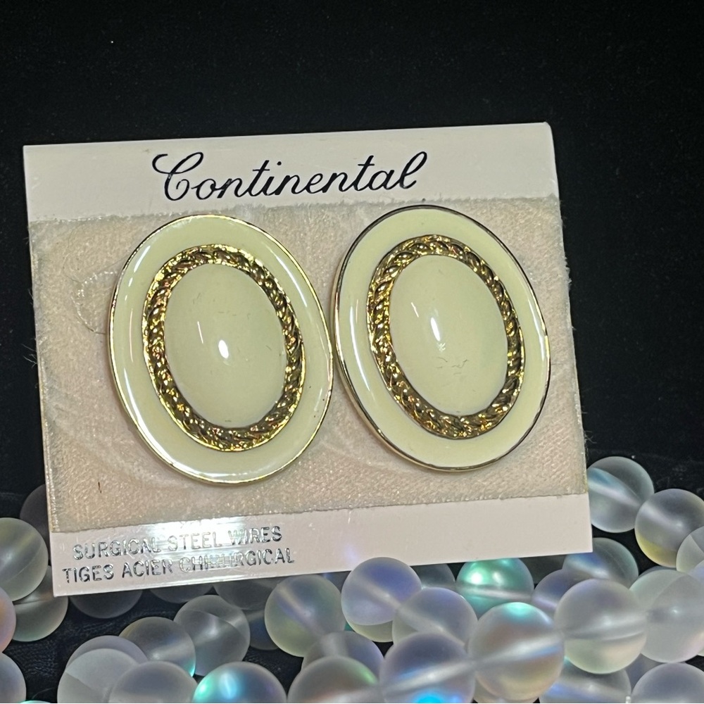 Vintage Continental Cream & Gold Toned Oval Cabochon Hypoallergenic Earrings